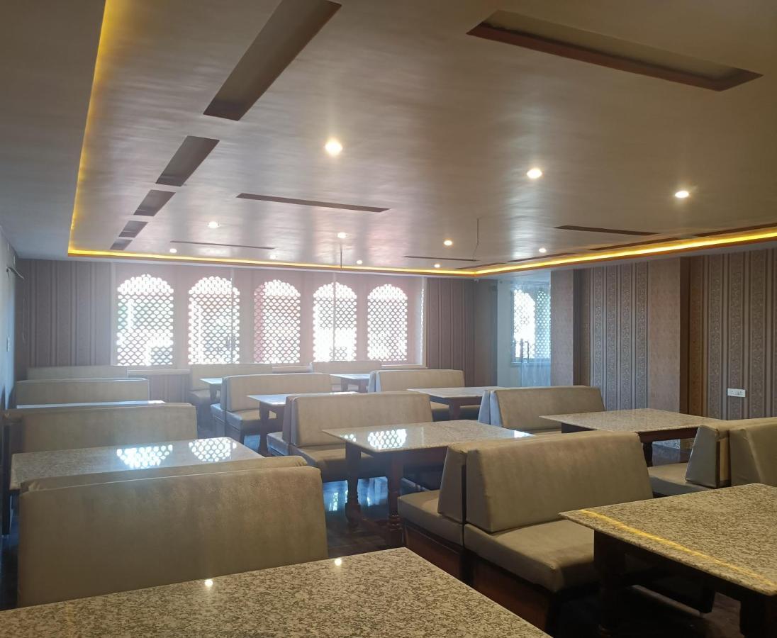 Hotel Rajwada Palace オルチャ エクステリア 写真