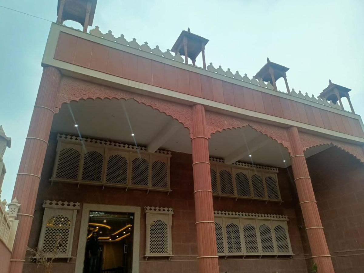 Hotel Rajwada Palace オルチャ エクステリア 写真