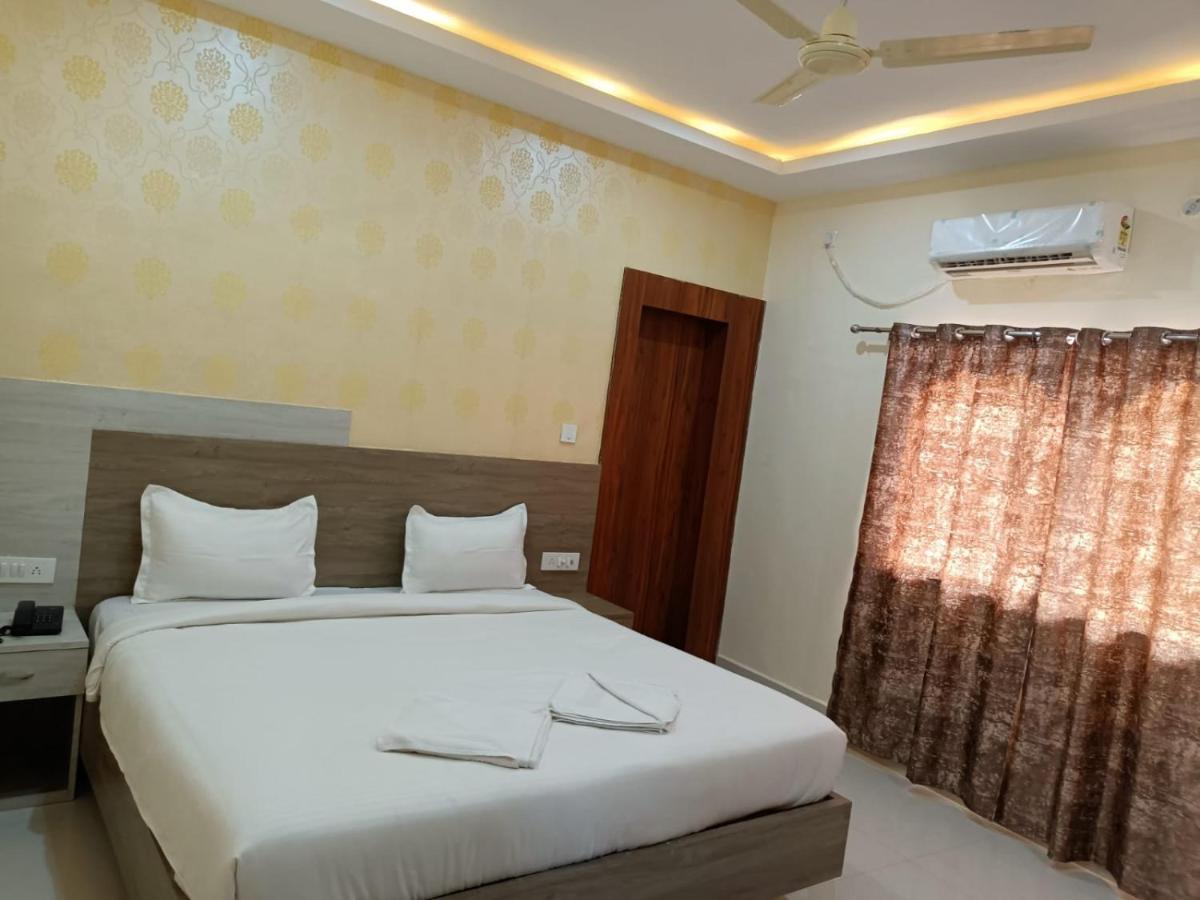 Hotel Rajwada Palace オルチャ エクステリア 写真