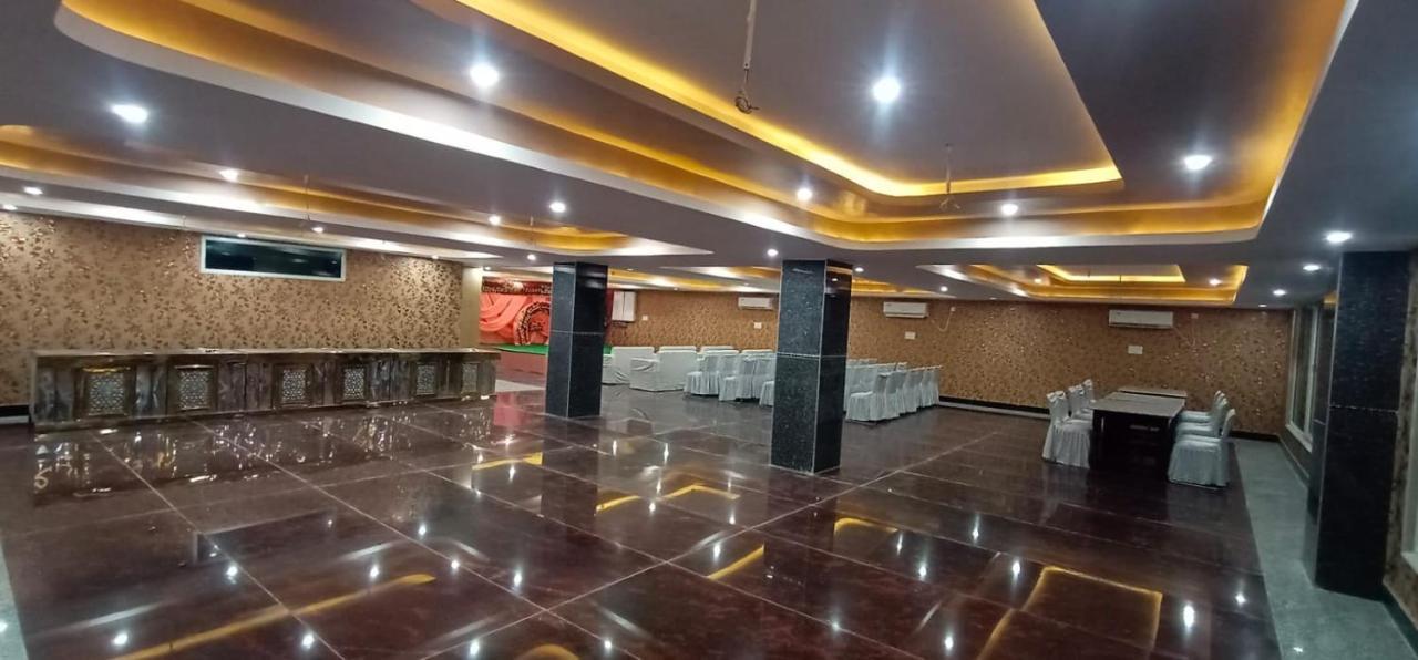 Hotel Rajwada Palace オルチャ エクステリア 写真