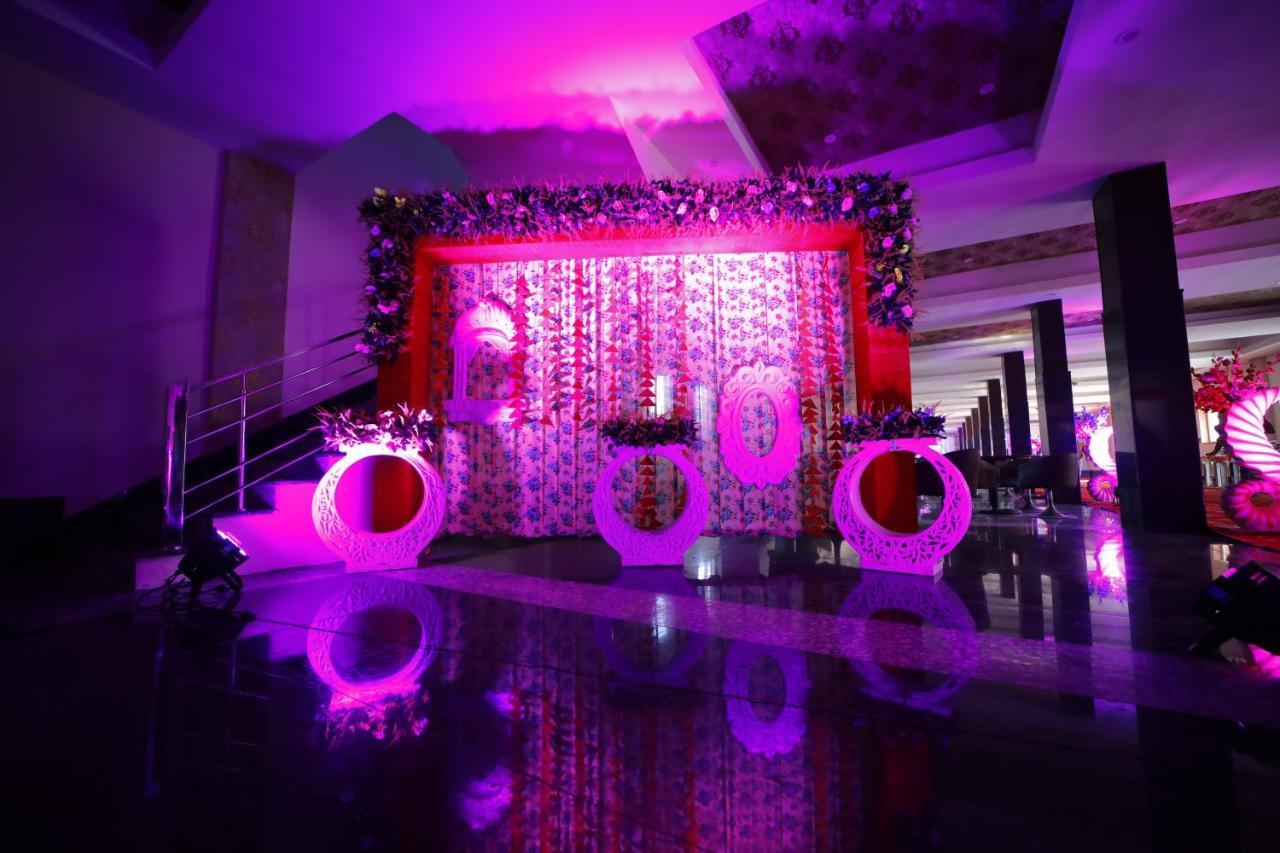 Hotel Rajwada Palace オルチャ エクステリア 写真