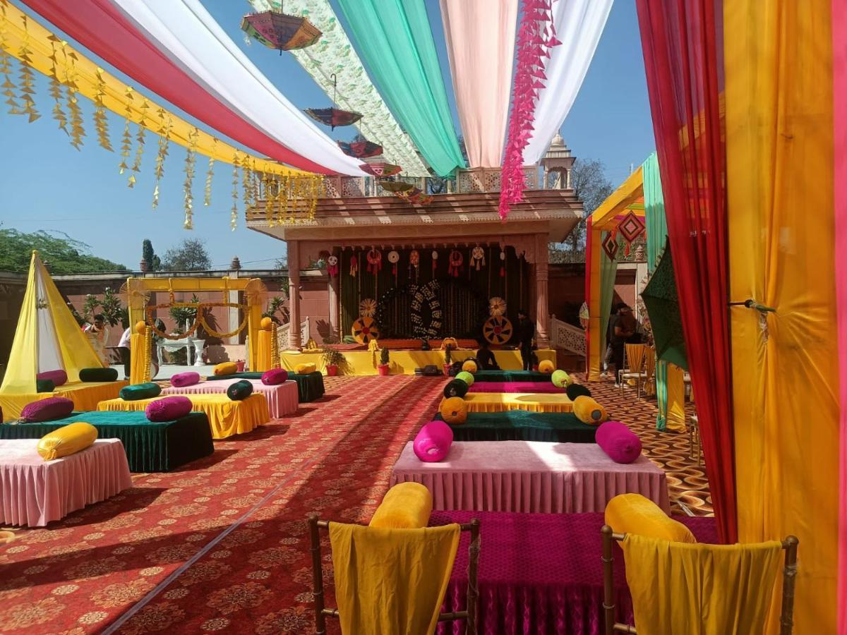 Hotel Rajwada Palace オルチャ エクステリア 写真