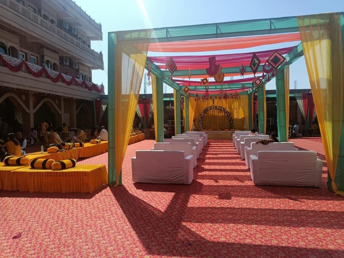 Hotel Rajwada Palace オルチャ エクステリア 写真