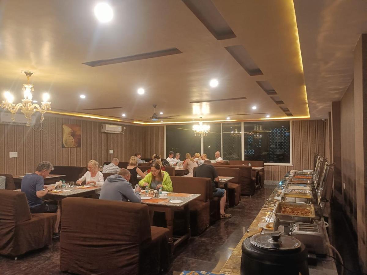 Hotel Rajwada Palace オルチャ エクステリア 写真
