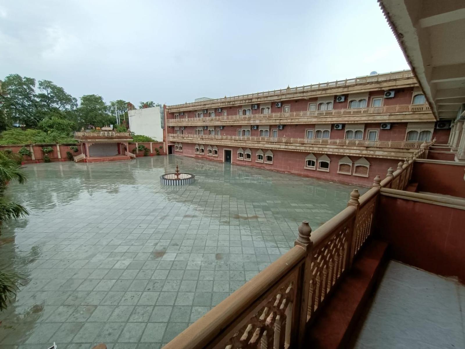 Hotel Rajwada Palace オルチャ エクステリア 写真